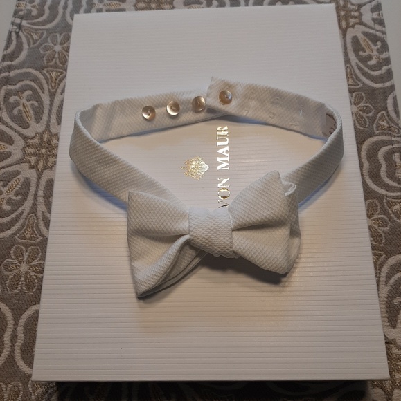 Carrot & Gibbs Other - Carrot & Gibbs Bow Tie